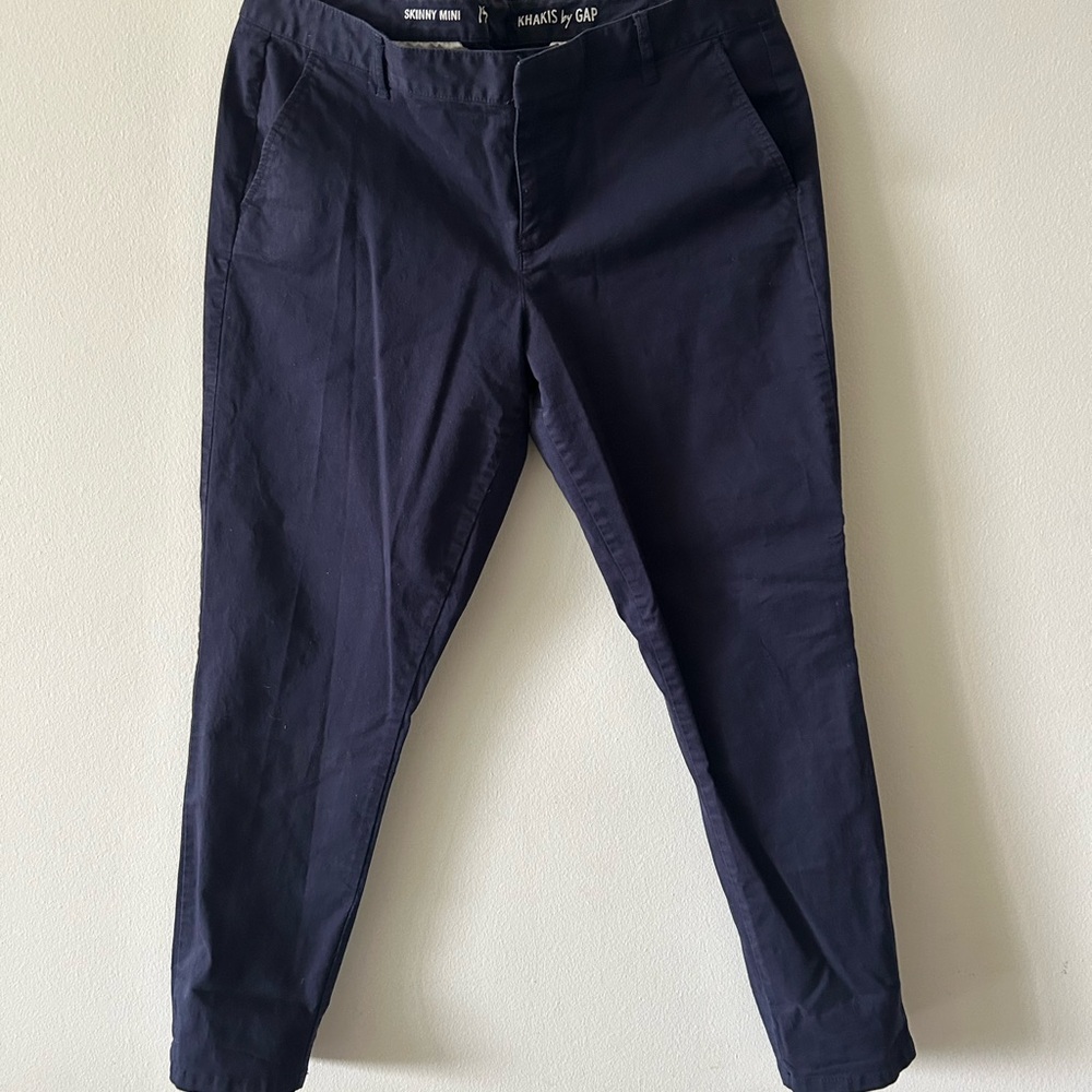 Gap Skinny Mini Khaki regular length in Navy. Like New. Barely worn. Size 14